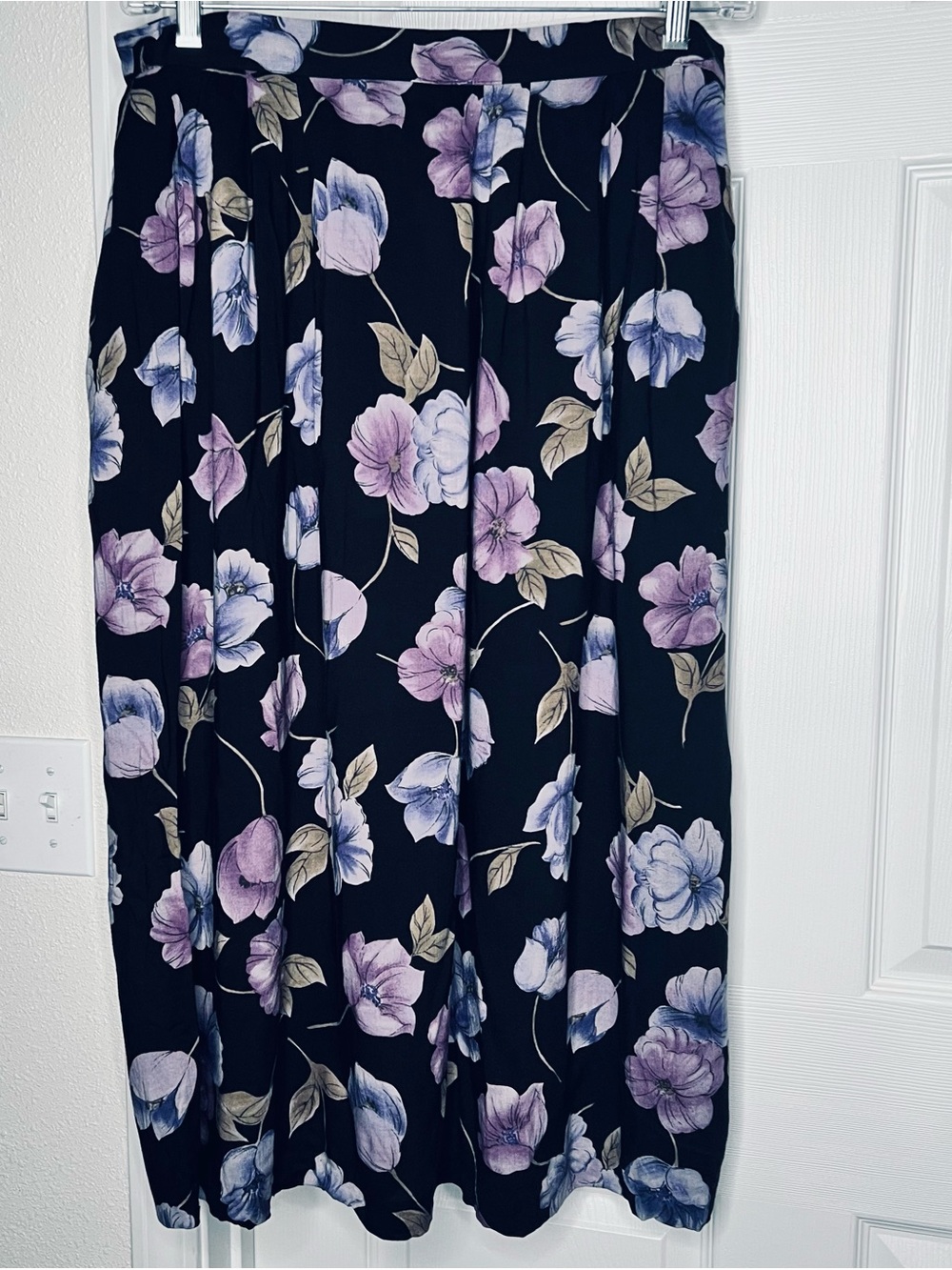 VTG Bentley Plus Sz 20  Women's Black Rayon  Floral Midi Skirt - Purple Bloom